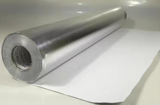 Erhitzen Sie die reflektierende materielle Aluminiumfolie, die überzogenes gesponnenes Fiberglas gegenüberstellt