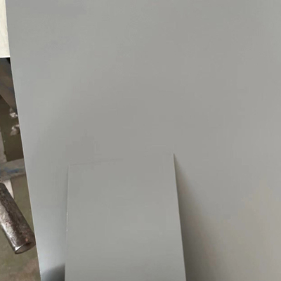 PPGL JISG3322 Stahlspule Weiße PE-Beschichtung 600-1250mm AZ50 Zink