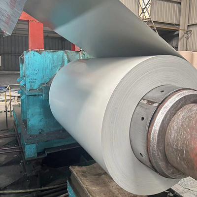 PPGL JISG3322 Stahlspule Weiße PE-Beschichtung 600-1250mm AZ50 Zink