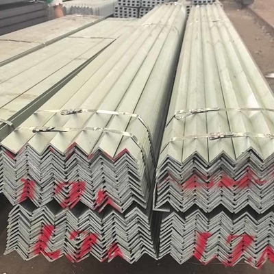Warmgetränktes verzinktes Winkelstahl / Winkelbalken ASTM A36 Breite 30/40/50 mm