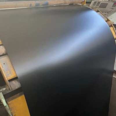 Breite 600-1250 mm Zinkbeschichtung 40-275 g Vormalte Galvalume Stahlspule für Baustoffe