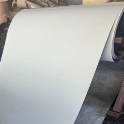 Breite 600-1250 mm Zinkbeschichtung 40-275 g Vormalte Galvalume Stahlspule für Baustoffe