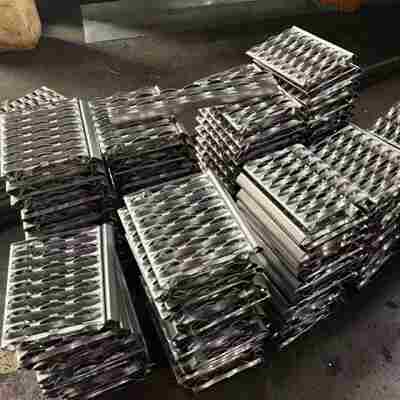 304 Stainless Steel Crocodile Mouth Anti Slip Perforated Plate for Industrial Walkway