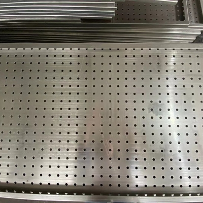 1.0mm Stärke-kerbte Dekoration galvanisiertes Pasteten-Quadrat-Loch Aluminiumblatt